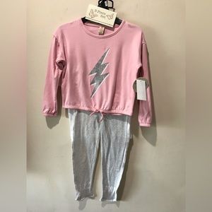 sweet butterfly little girl’s 3 piece outfit/size M5/6)NWT